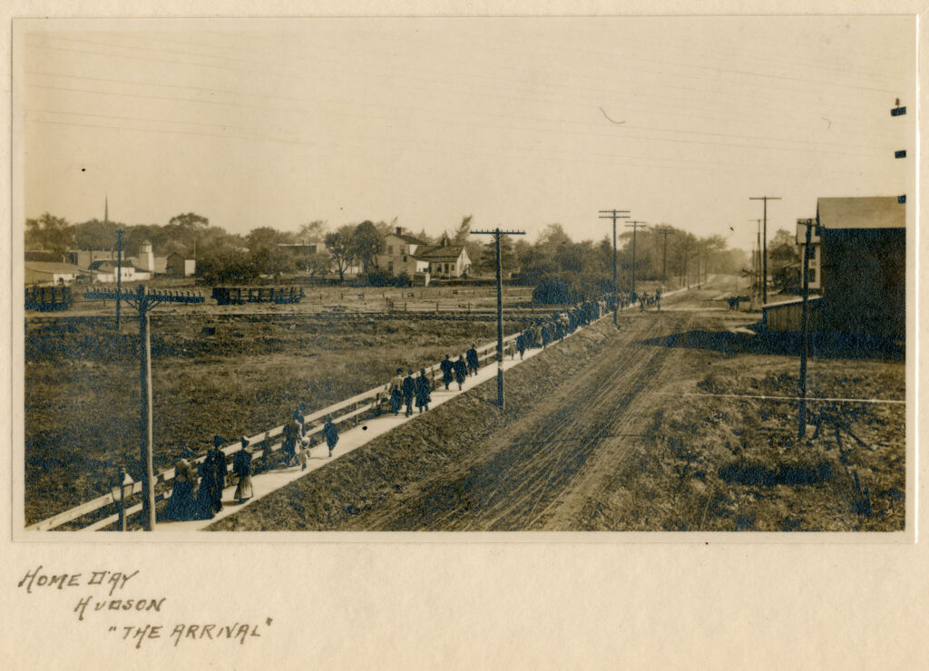 Hudson Home Day, people walking down Streetsboro Street to Home Day. Handwritten caption on front: "Home Day Hudson, 'The Arrival'"